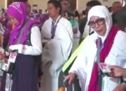 jemaah haji gorontalo saat pemberangkatan di bandara hasanuddin makassar