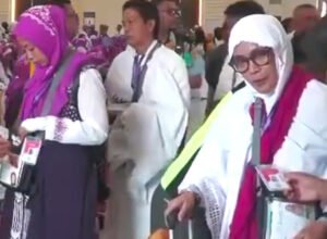 jemaah haji gorontalo saat pemberangkatan di bandara hasanuddin makassar