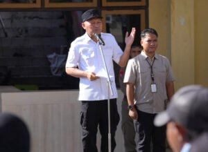 785 Jemaah Haji Maluku Utara Disiapkan, Wagub Sentil Petugas Jangan Cuma Seragam Bagus wakil gubernur maluku utara sarbin sehe memimpin apel ppihd 2026 di asrama haji ternate