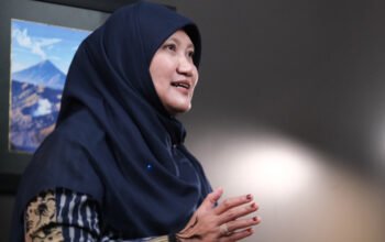 ketua fraksi pks dprd jawa timur lilik hendarwati menyampaikan pandangan lkpj gubernur jawa timur 2025