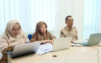 sekda sinjai andi jefrianto asapa memimpin rapat klb campak sinjai