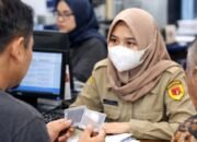 warga mengurus ktp elektronik hilang di layanan dukcapil