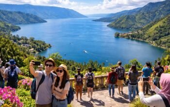 kunjungan wisatawan di danau toba sumatera utara
