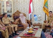 LISTRIK KAMPUNG BOJA — Bupati Sinjai Ratnawati Arif menerima audiensi warga terkait pembangunan jaringan listrik di Kampung Boja, Senin (6/4/2026). Program ini menjadi prioritas pemenuhan kebutuhan energi masyarakat. (foto/ist)