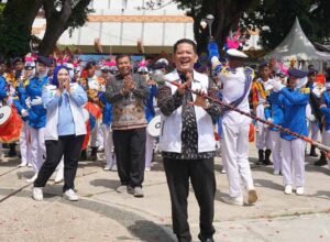 pelajar drumband tampil saat pembukaan lso lampung 2026