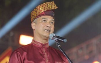 ketua pansel spr riau m job kurniawan memberikan keterangan di pekanbaru