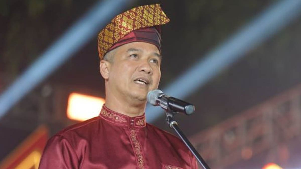 ketua pansel spr riau m job kurniawan memberikan keterangan di pekanbaru