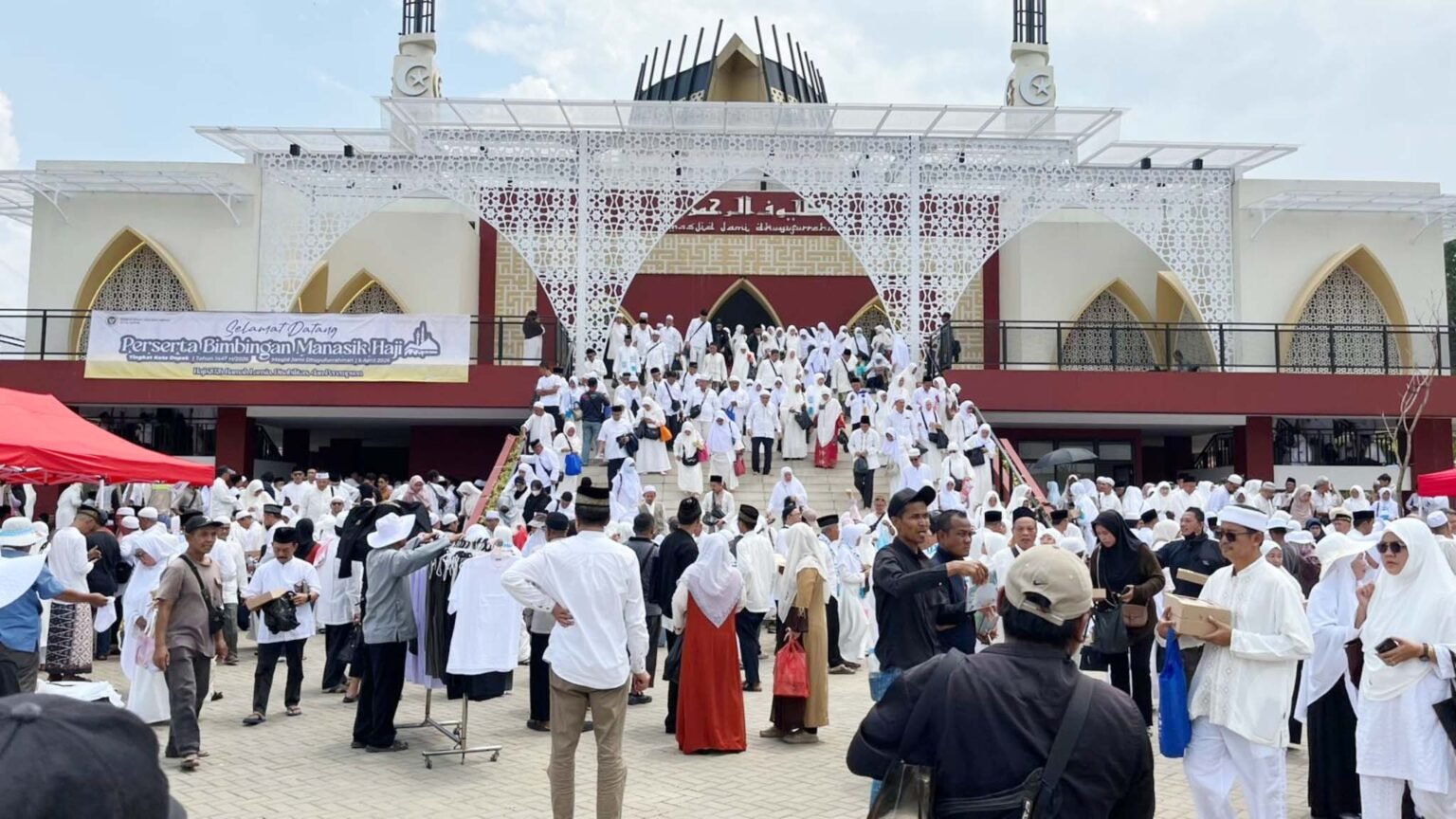 jemaah mengikuti manasik haji depok 2026 di masjid duyufurrahman jatijajar