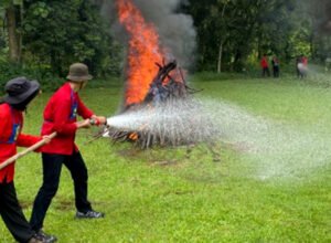 personel manggala agni pelatihan pemadaman karhutla