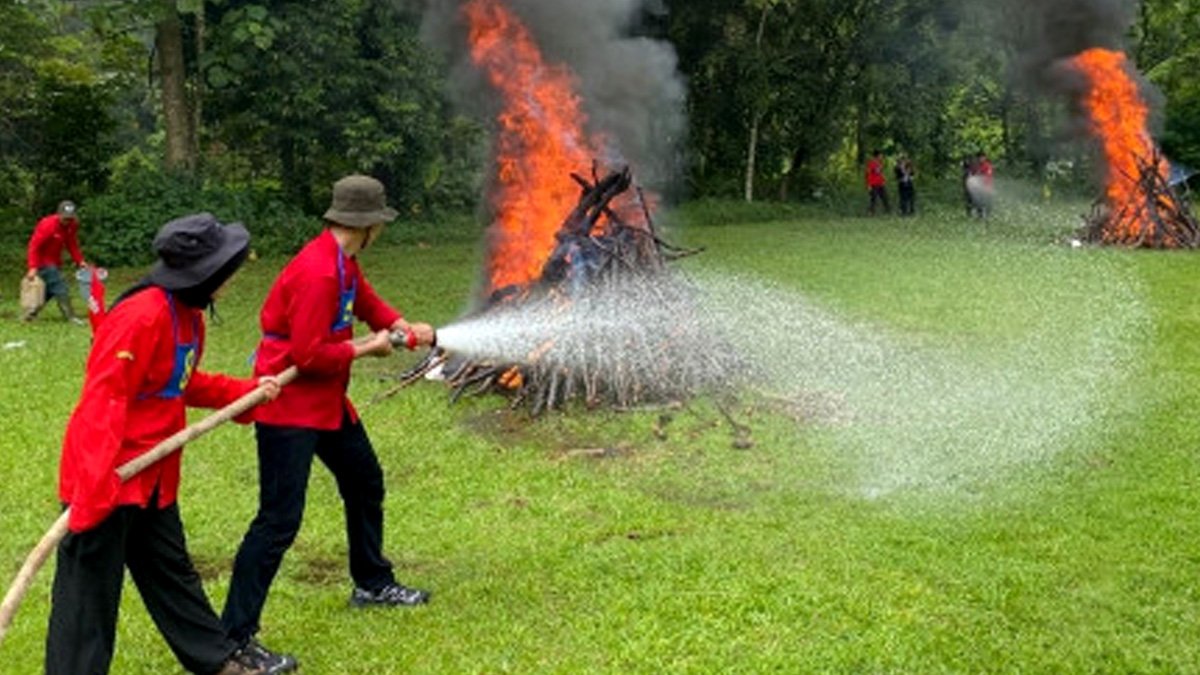 personel manggala agni pelatihan pemadaman karhutla