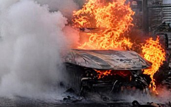 mobil listrik hyundai kona terbakar di gresik tanpa petugas damkar