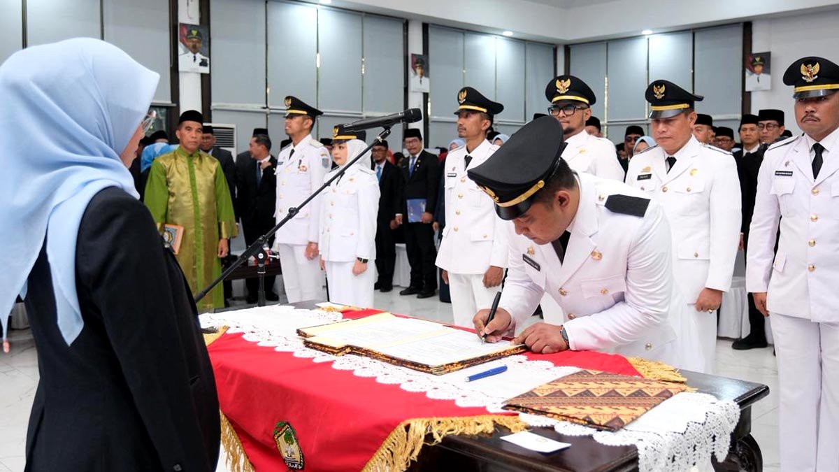 bupati gowa melantik pejabat eselon di baruga tinggimae