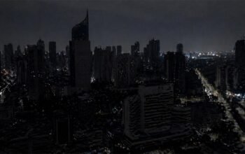 pemadaman lampu jakarta 25 april 2026 di kawasan gedung tinggi malam hari