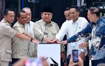 presiden prabowo subianto meresmikan fasilitas kendaraan listrik di magelang jawa tengah