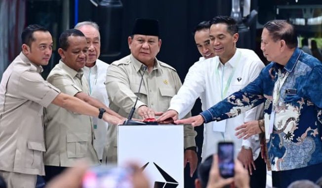 presiden prabowo subianto meresmikan fasilitas kendaraan listrik di magelang jawa tengah