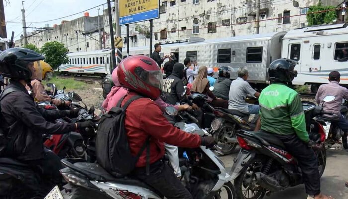 Kecelakaan Kereta Bekasi Timur Jadi Alarm, DPR Desak Evaluasi Perlintasan Sebidang