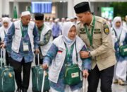 persiapan haji 2026 jemaah lansia didampingi petugas di embarkasi dengan skema murur dan tanazul