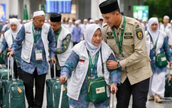 persiapan haji 2026 jemaah lansia didampingi petugas di embarkasi dengan skema murur dan tanazul