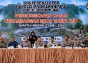 konferensi pers pengungkapan peti di kuantan singingi oleh polda riau