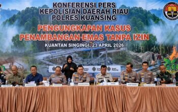 konferensi pers pengungkapan peti di kuantan singingi oleh polda riau