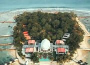 tampak udara pulau umang di pandeglang banten yang dihentikan aktivitasnya oleh kkp