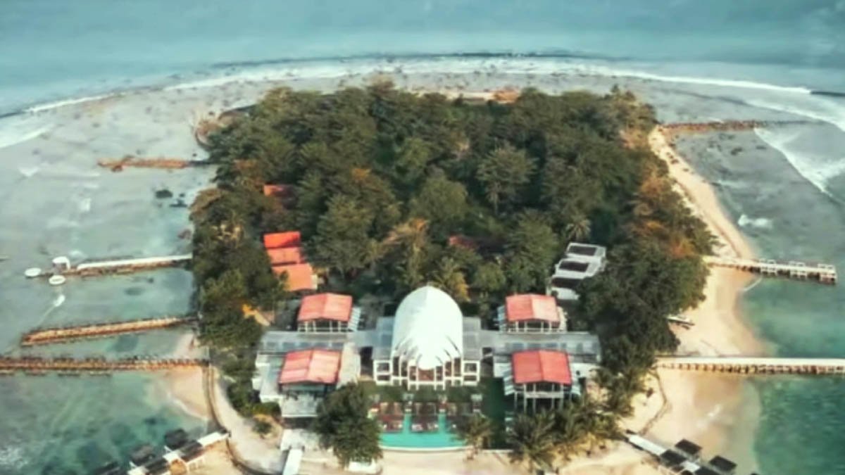 tampak udara pulau umang di pandeglang banten yang dihentikan aktivitasnya oleh kkp