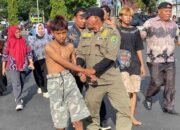 petugas satpol pp mendata ppks hasil razia di bengkulu