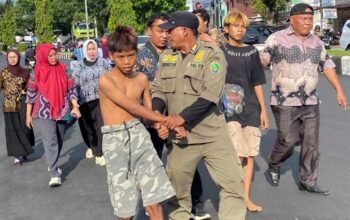 petugas satpol pp mendata ppks hasil razia di bengkulu