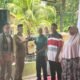 bupati aceh jaya menyerahkan sertifikat tanah kepada masyarakat di desa panggong kecamatan krueng sabee