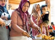 ibu memasak makanan tinggi protein untuk anak dalam program gembrot yogyakarta
