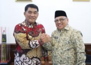 gubernur sulut yulius selvanus membahas subsidi haji daerah