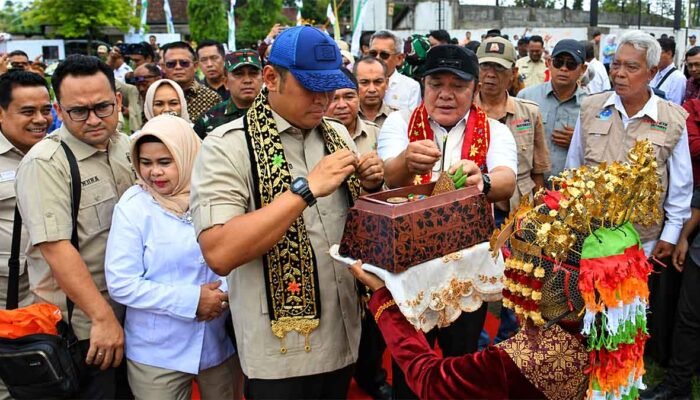 Wamentan Lantik HKTI Sumsel, Target Swasembada Pangan Ditegaskan