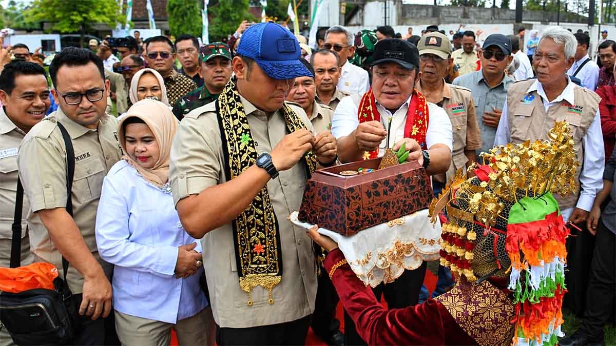 wamentan sudaryono lantik hkti sumsel oku timur