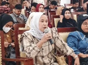 Warga Pakokko mengadu soal jalan rusak di Sinjai yang menghambat hasil kebun dan aktivitas sekolah