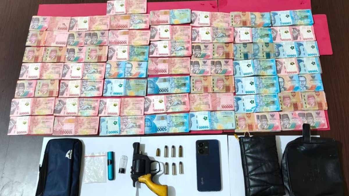 Polisi mengungkap jaringan sabu Rohil-Dumai dan menyita senpi rakitan serta uang Rp50 juta