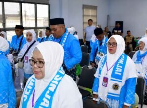44 JCH Sinjai Dilepas, Daftar Tunggu Haji Masih 6.045 Orang Jemaah calon haji Sinjai bersiap menuju Asrama Haji Sudiang Makassar setelah dilepas Pemkab Sinjai pada Sabtu 2 Mei 2026