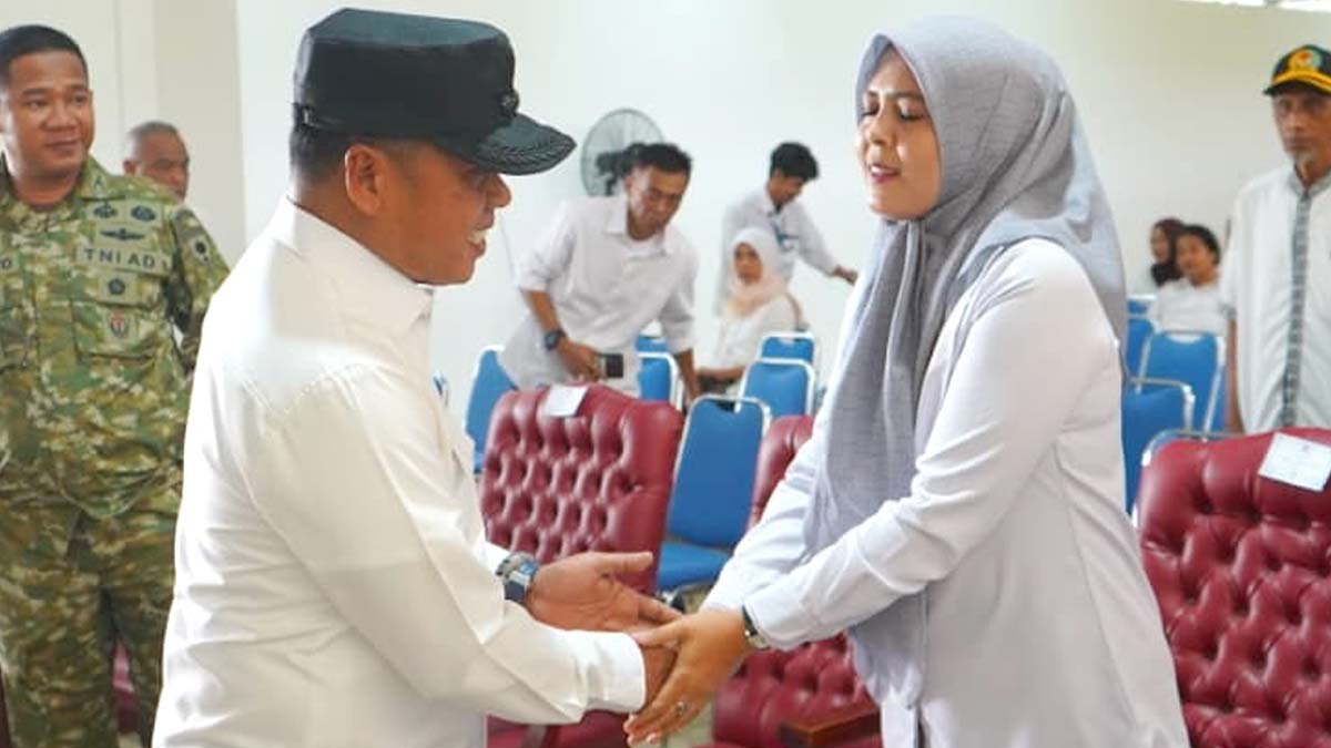 wakil ketua dprd wajo andi merly iswita bersama bupati wajo andi rosman di gerai kdkmp cempalagi