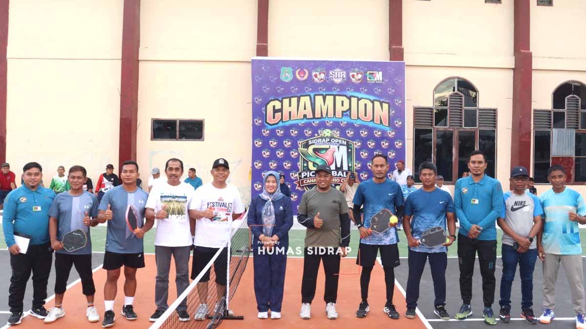 Wakil Bupati Sidrap Nurkanaah menyaksikan final Sidrap Open Pickleball Tournament Cahaya Mario Cup 2026 di Rappang