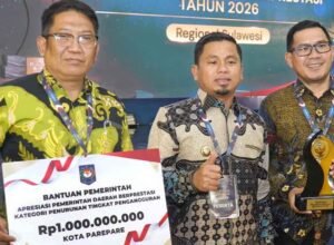 wali kota parepare tasming hamid menerima penghargaan kemendagri kategori penurunan tingkat pengangguran