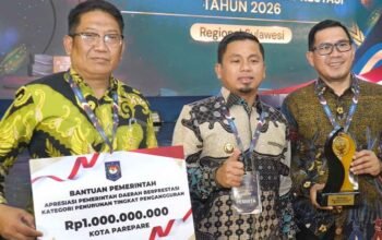 wali kota parepare tasming hamid menerima penghargaan kemendagri kategori penurunan tingkat pengangguran