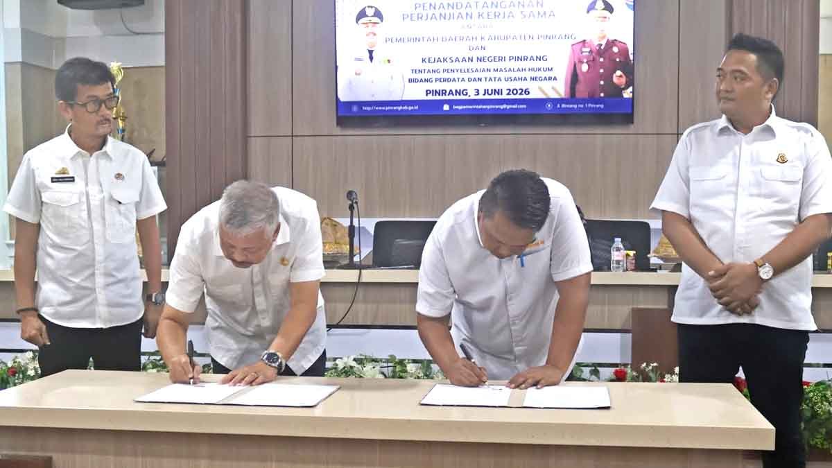 Pemkab Pinrang dan Kejari Pinrang menandatangani kerja sama mitigasi hukum program daerah
