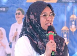 Bupati Gowa Sitti Husniah Talenrang menghadiri Lebaran Yatim dan Penyandang Disabilitas di Bontomanai Bajeng Barat