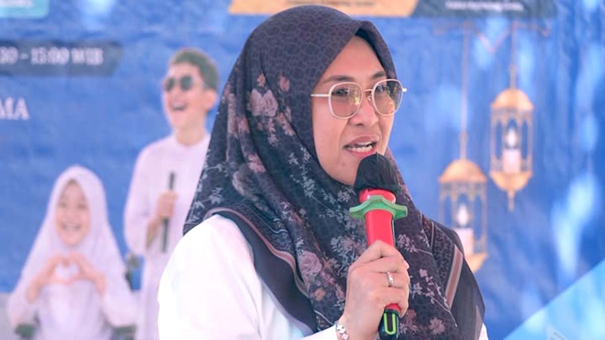 Bupati Gowa Sitti Husniah Talenrang menghadiri Lebaran Yatim dan Penyandang Disabilitas di Bontomanai Bajeng Barat