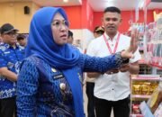 Bupati Gowa Sitti Husniah Talenrang meninjau ritel modern di Bajeng dan Bontonompo