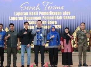 Gowa Raih WTP Ke-14, Bupati Talenrang Minta OPD Tuntaskan Rekomendasi BPK Bupati Gowa Sitti Husniah Talenrang menerima opini WTP ke-14 dari BPK Sulsel