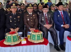 Dandim Bantaeng membacakan amanat BPIP saat Upacara Hari Lahir Pancasila 2026 di Pantai Seruni
