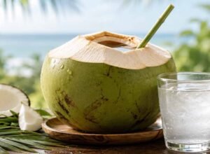 fungsi air kelapa muda bagi kesehatan sebagai minuman hidrasi alami