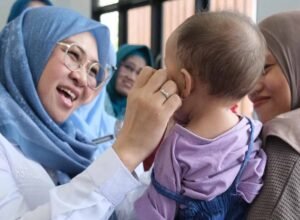 Bupati Gowa Sitti Husniah Talenrang menghadiri layanan kesehatan terpadu di Puskesmas Gentungan Bajeng Barat