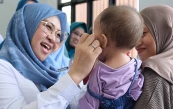 Bupati Gowa Sitti Husniah Talenrang menghadiri layanan kesehatan terpadu di Puskesmas Gentungan Bajeng Barat