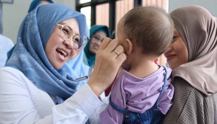 Bupati Gowa Turun ke Bajeng Barat, 70 Keluarga Rentan Stunting Terima Bantuan